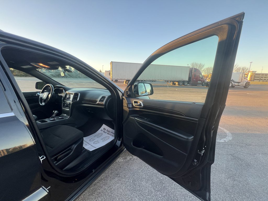 Used 2018 Jeep Grand Cherokee Laredo image 10