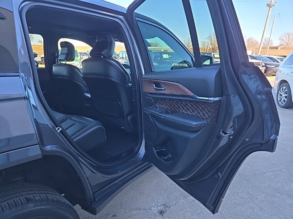 Used 2025 Jeep Grand Cherokee Summit image 86
