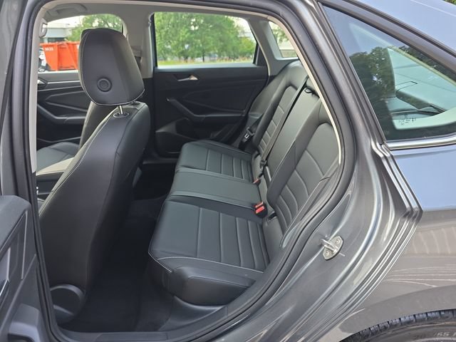 Certified 2023 Volkswagen Jetta SE w/ Panoramic Sunroof Package FWD image 22