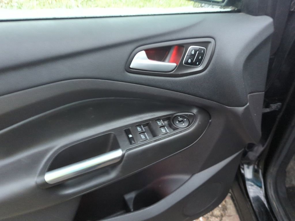 Used 2017 Ford Escape Titanium image 8