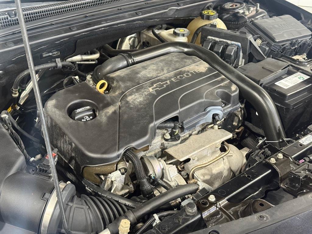 Used 2017 Chevrolet Malibu LT FWD image 35