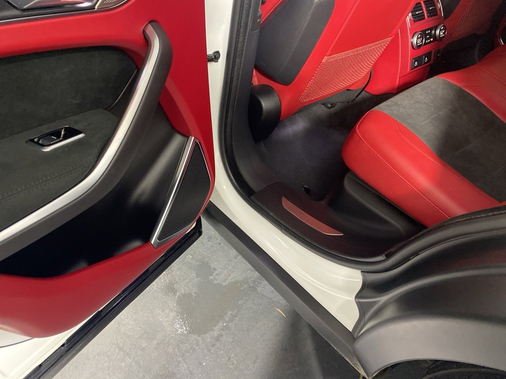 Used 2021 Jaguar F-PACE SVR image 27