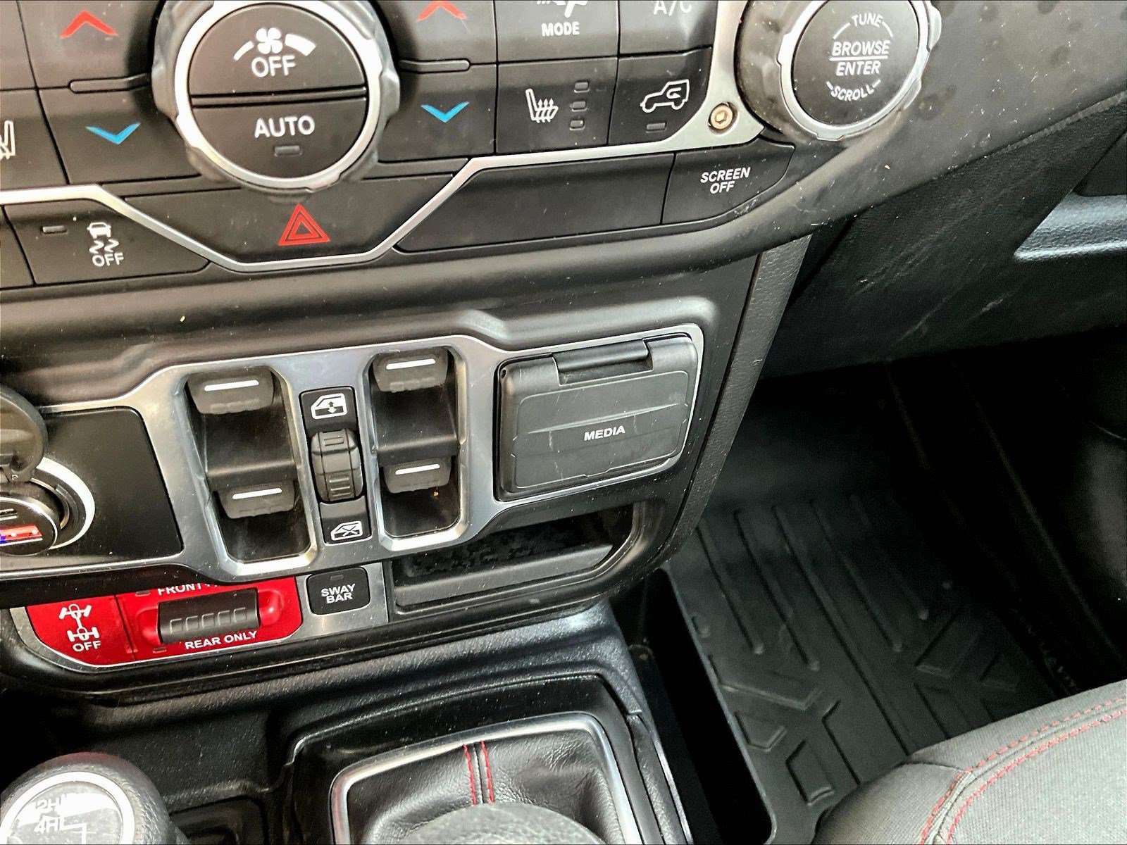Used 2020 Jeep Wrangler Unlimited Rubicon w/ Cold Weather Group AWD/4WD image 16