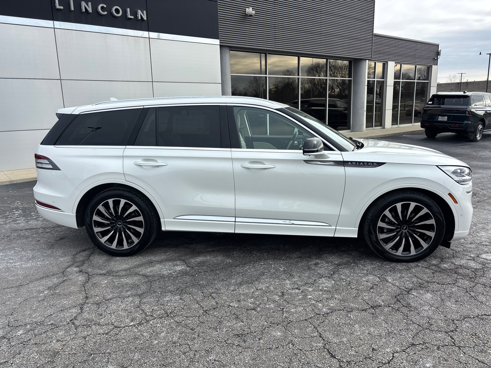 Certified 2023 Lincoln Aviator Black Label Grand Touring image 8