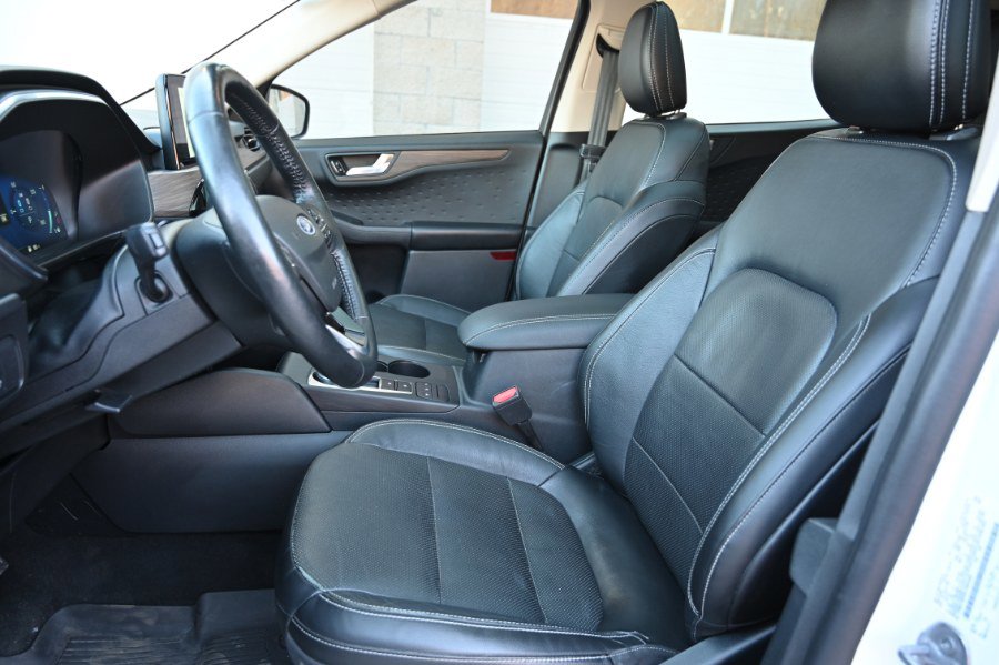 Used 2020 Ford Escape Titanium image 18