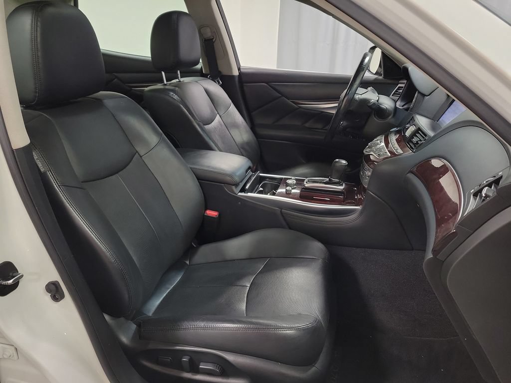 Used 2016 INFINITI Q70 3.7 AWD/4WD image 28