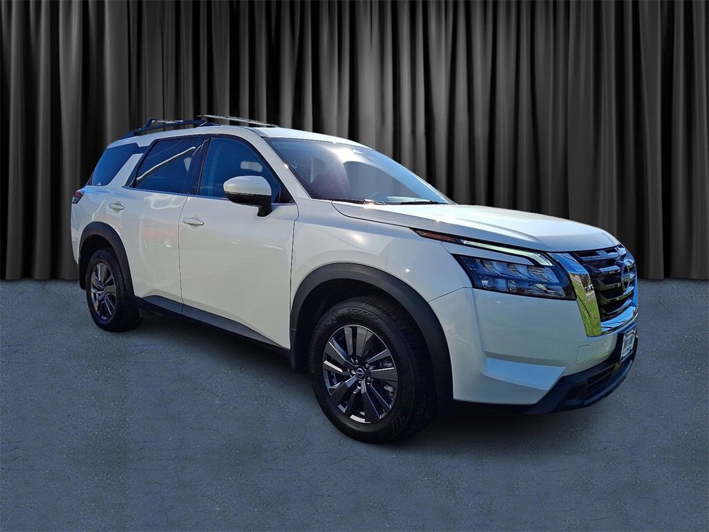 Used 2024 Nissan Pathfinder SV