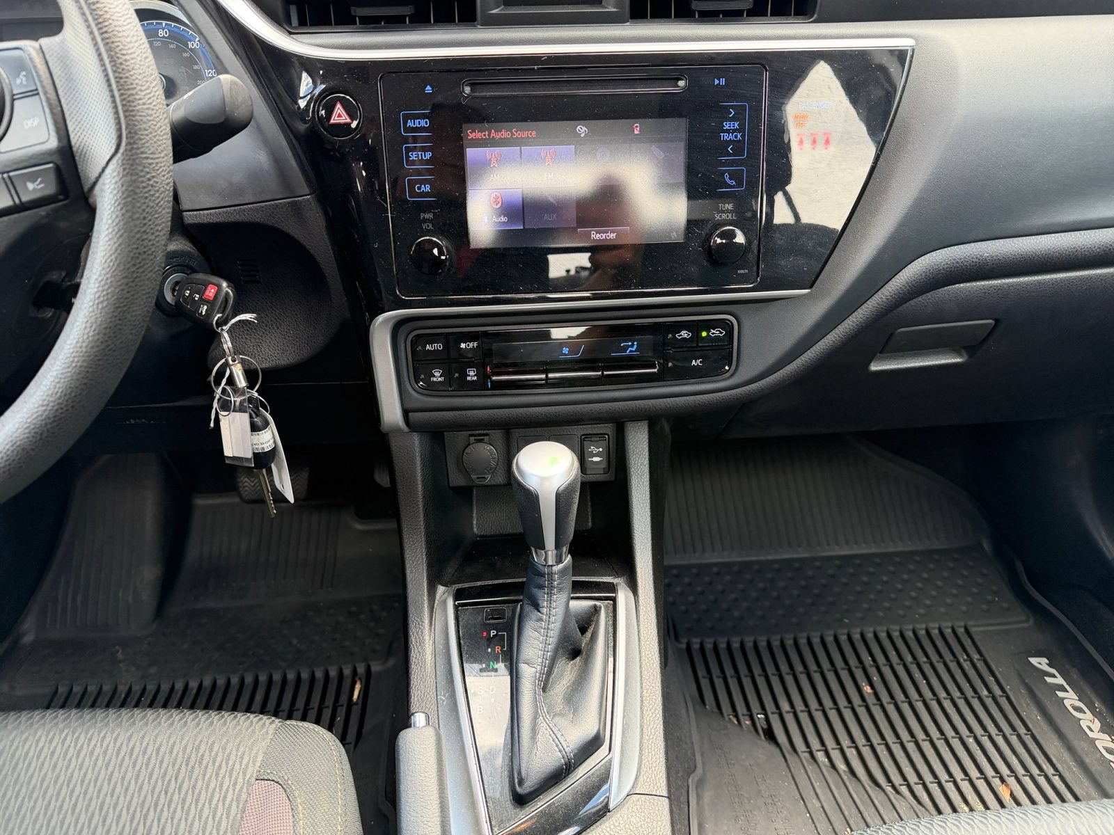 Used 2019 Toyota Corolla LE FWD image 11