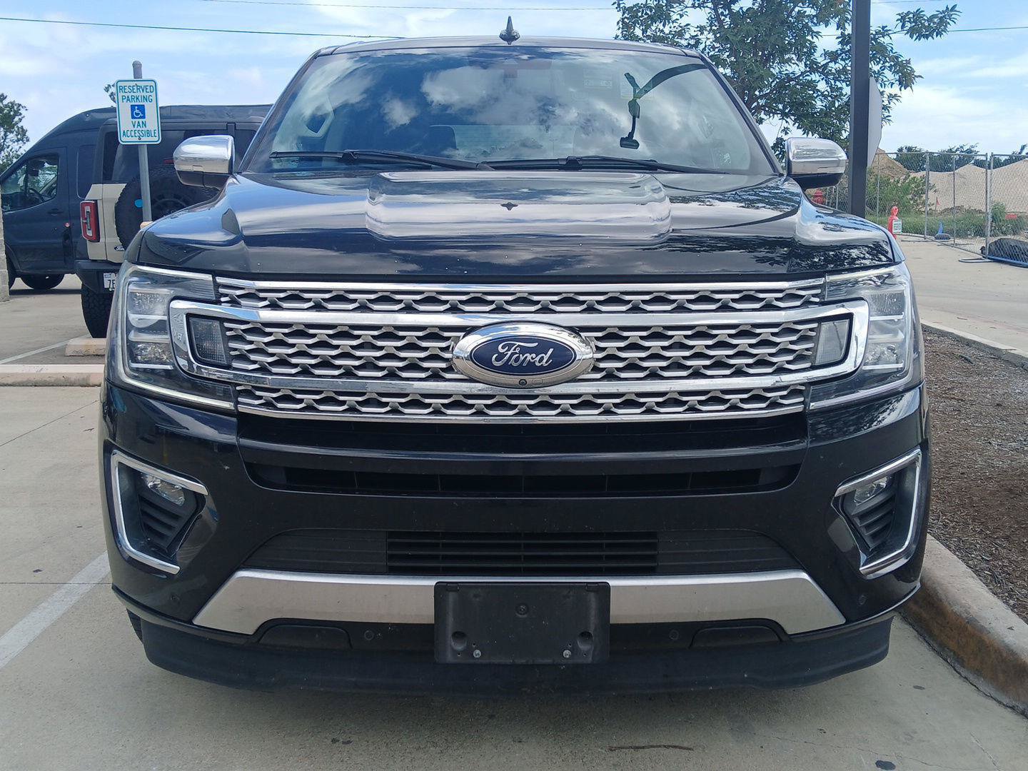 Used 2021 Ford Expedition Platinum RWD image 4