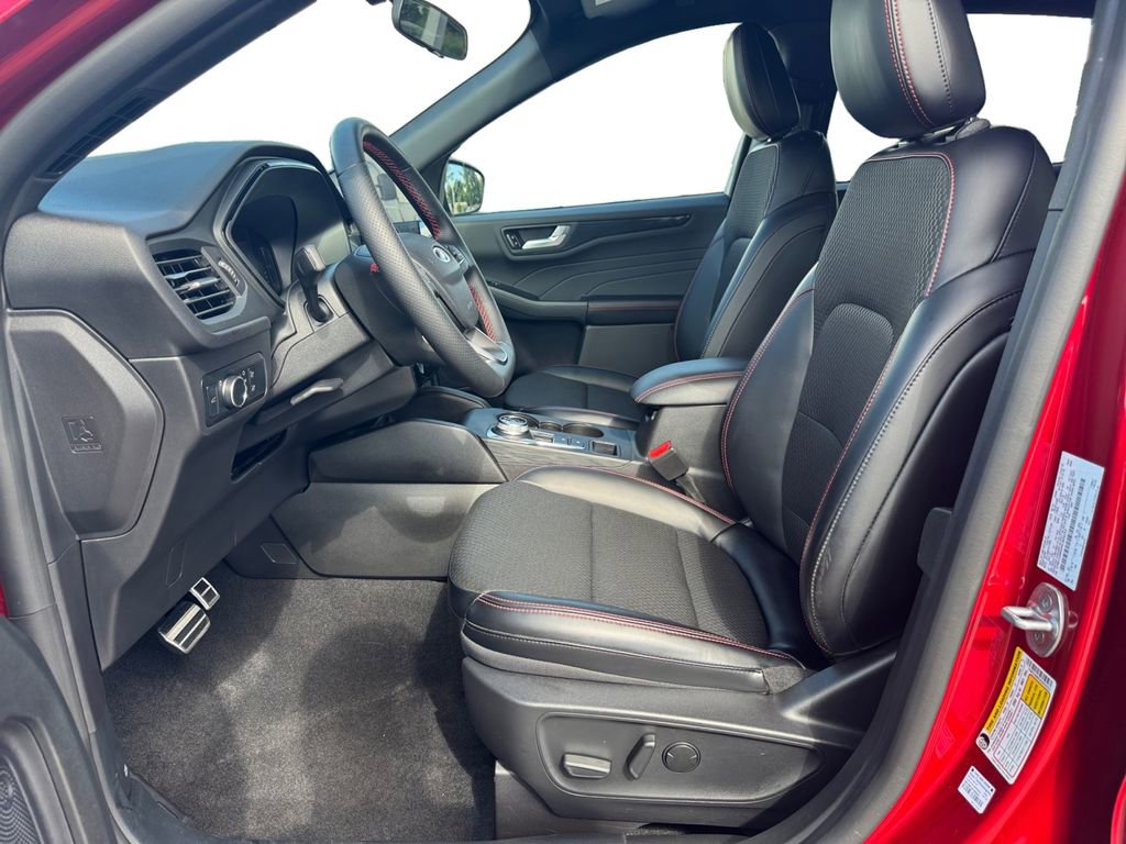 Used 2024 Ford Escape ST-Line w/ Tech Pack #1 FWD image 9