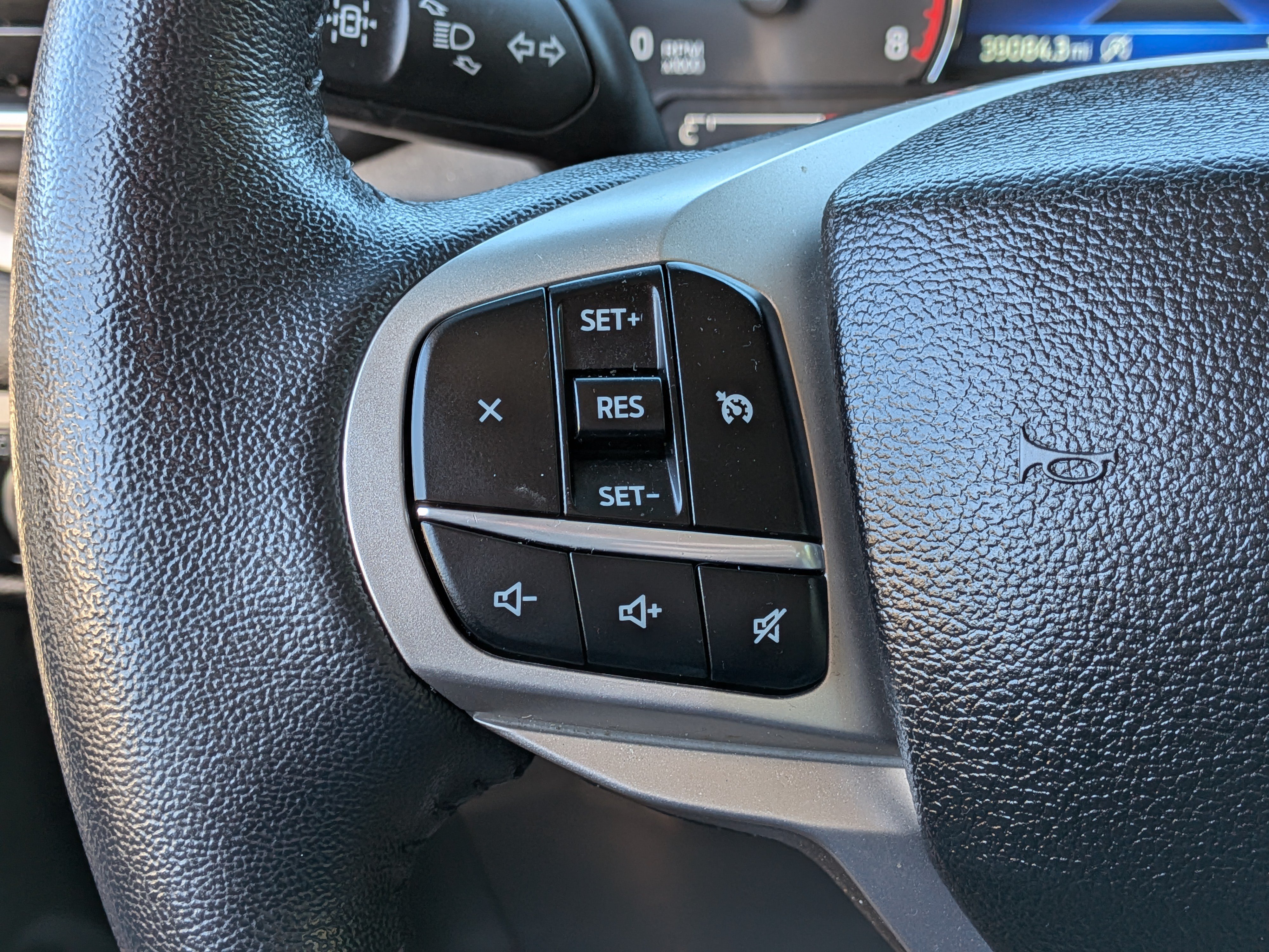 Used 2023 Ford Explorer XLT w/ Equipment Group 202A RWD image 24