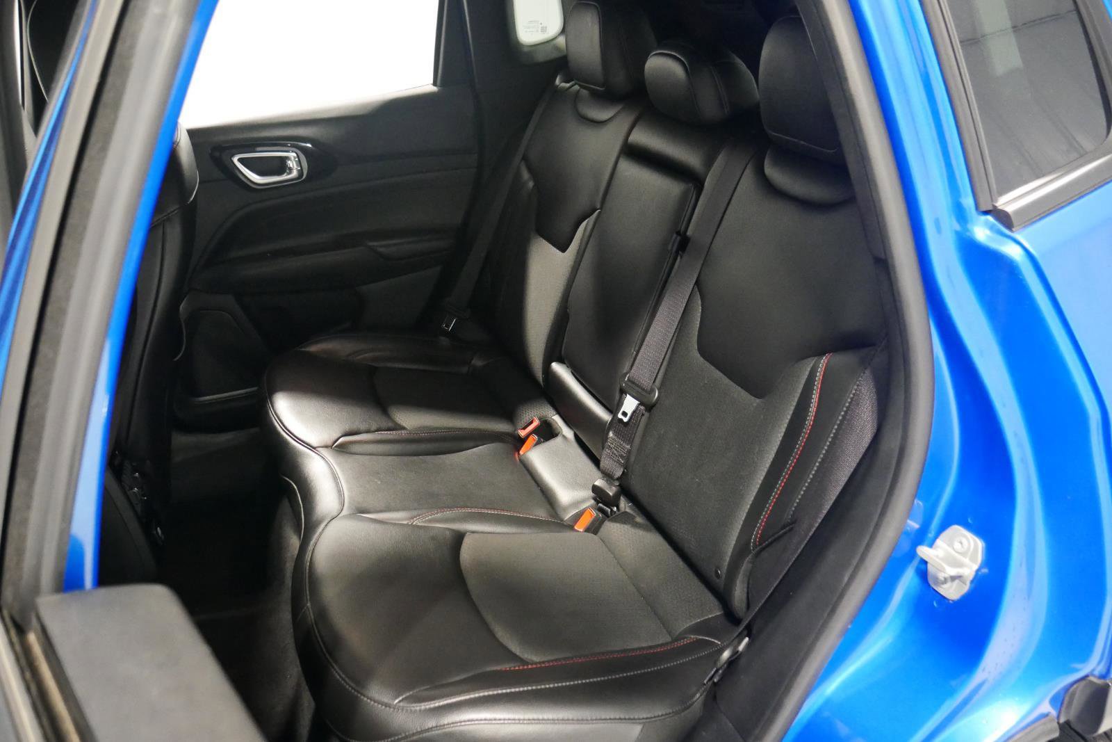 Used 2023 Jeep Compass Trailhawk image 11