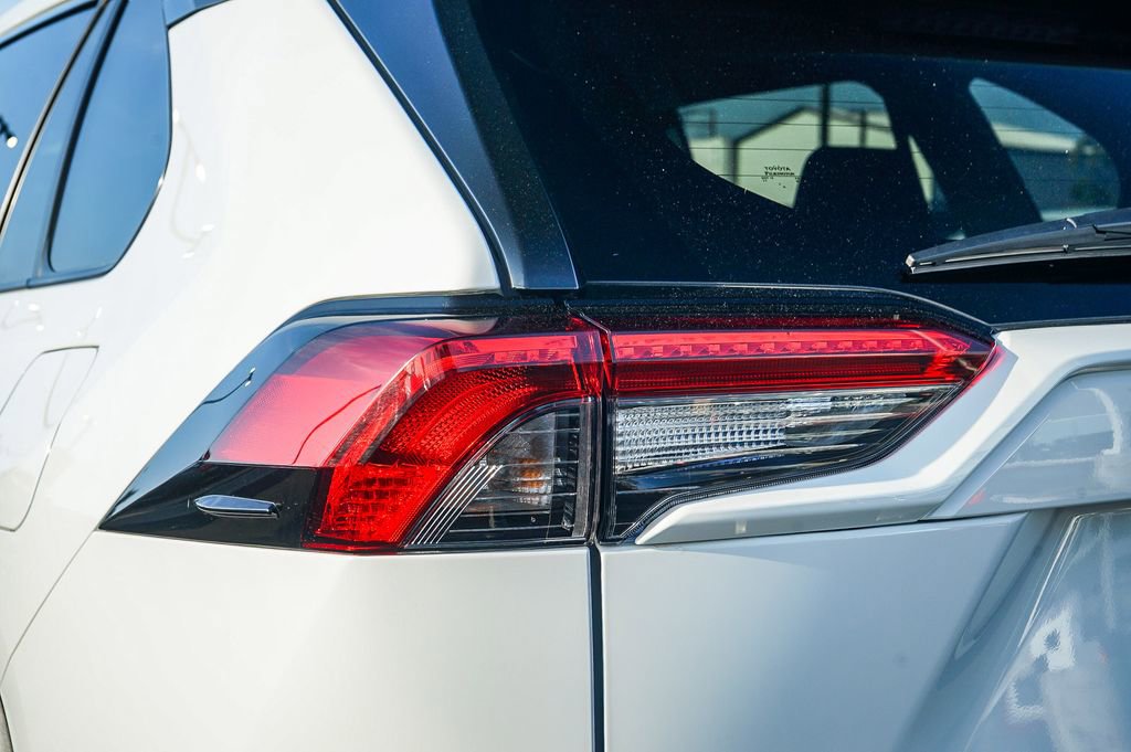 Used 2024 Toyota RAV4 LE AWD/4WD image 9