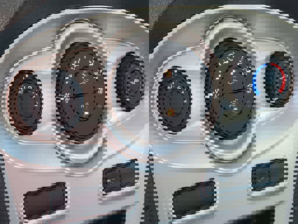 Used 2018 Ford Fiesta SE image 29