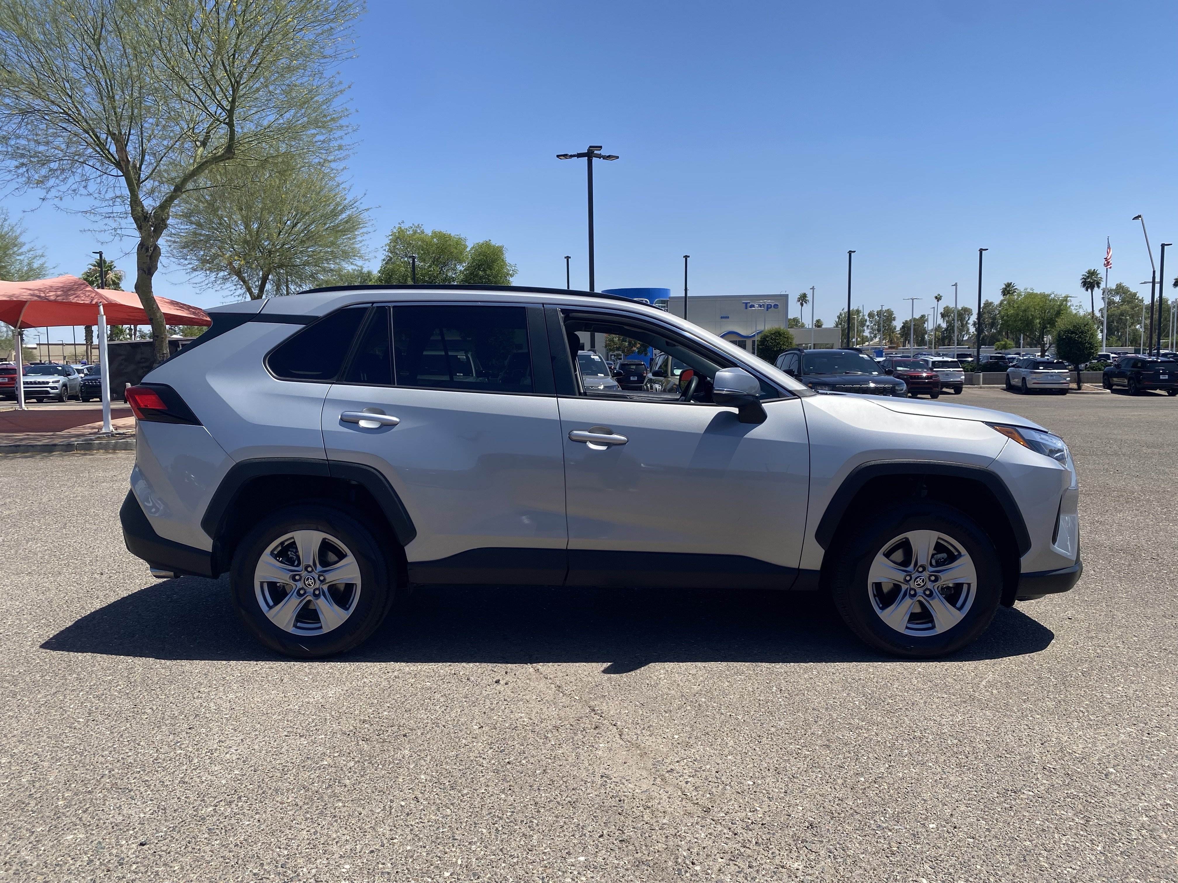 Used 2024 Toyota RAV4 XLE FWD image 6