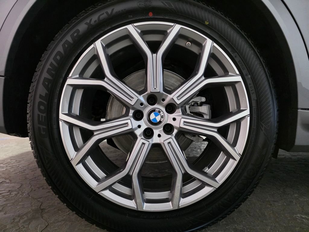 Used 2025 BMW X7 xDrive40i w/ Premium Package image 35