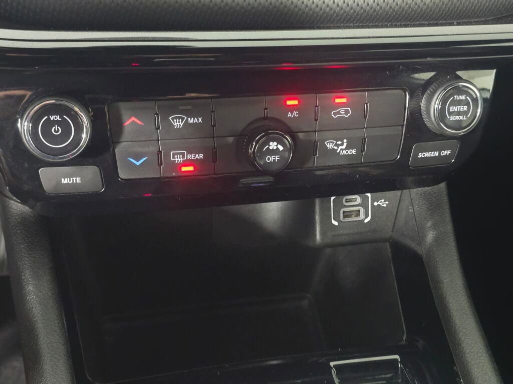 Used 2023 Jeep Compass Altitude image 34