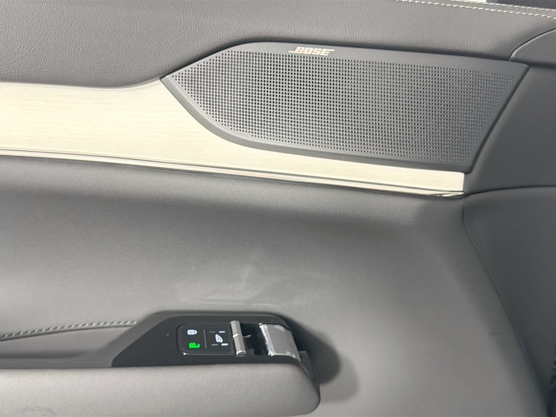New 2026 Volvo EX90 Ultra AWD/4WD image 17