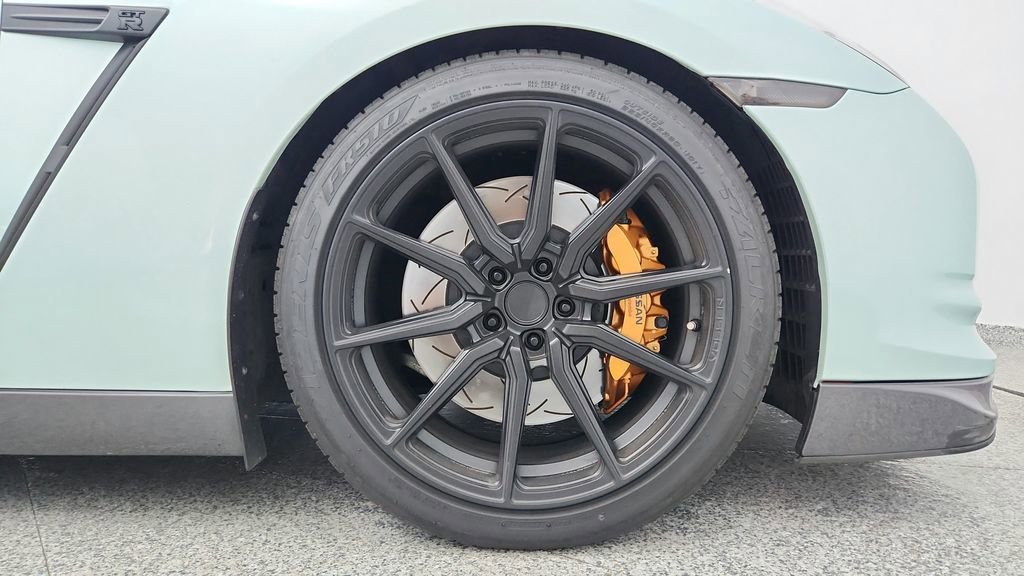 Used 2010 Nissan GT-R Premium AWD/4WD image 14