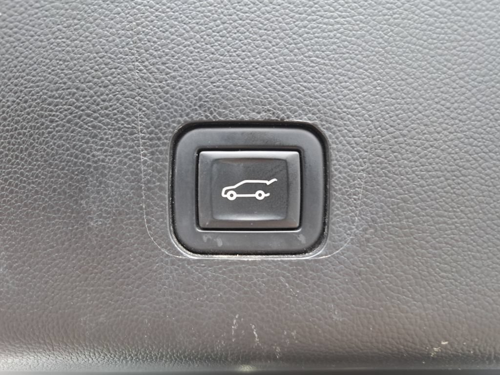 Used 2023 Chevrolet Traverse LT AWD/4WD image 15