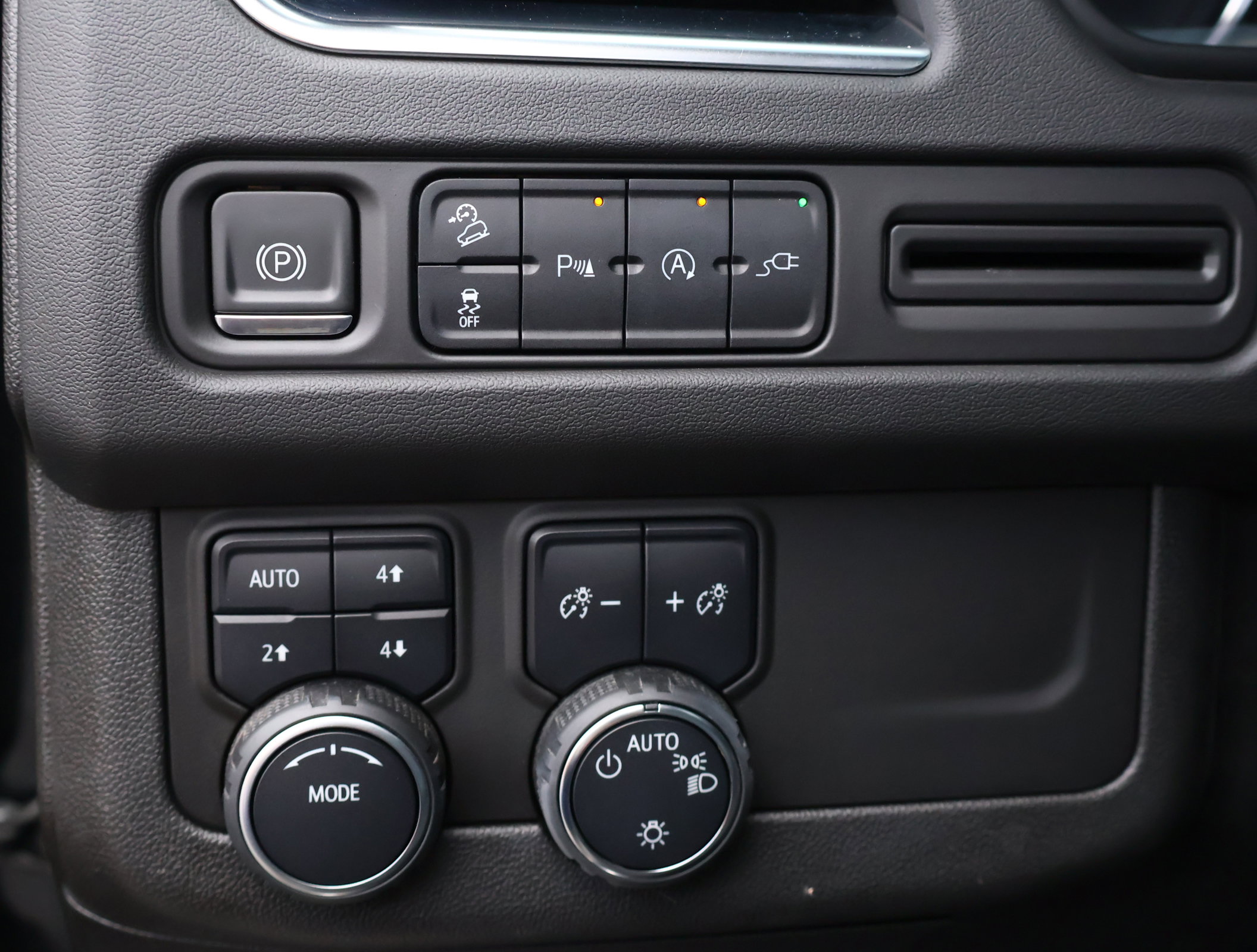 Used 2021 Chevrolet Suburban Z71 w/ Rear Media and Nav Package AWD/4WD image 12