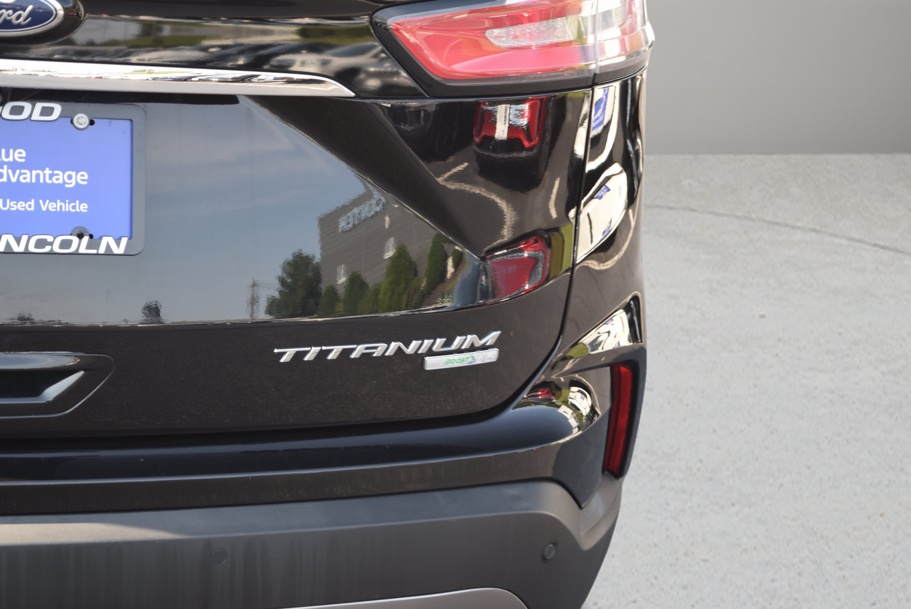 Used 2019 Ford Edge Titanium w/ Cold Weather Package AWD/4WD image 6