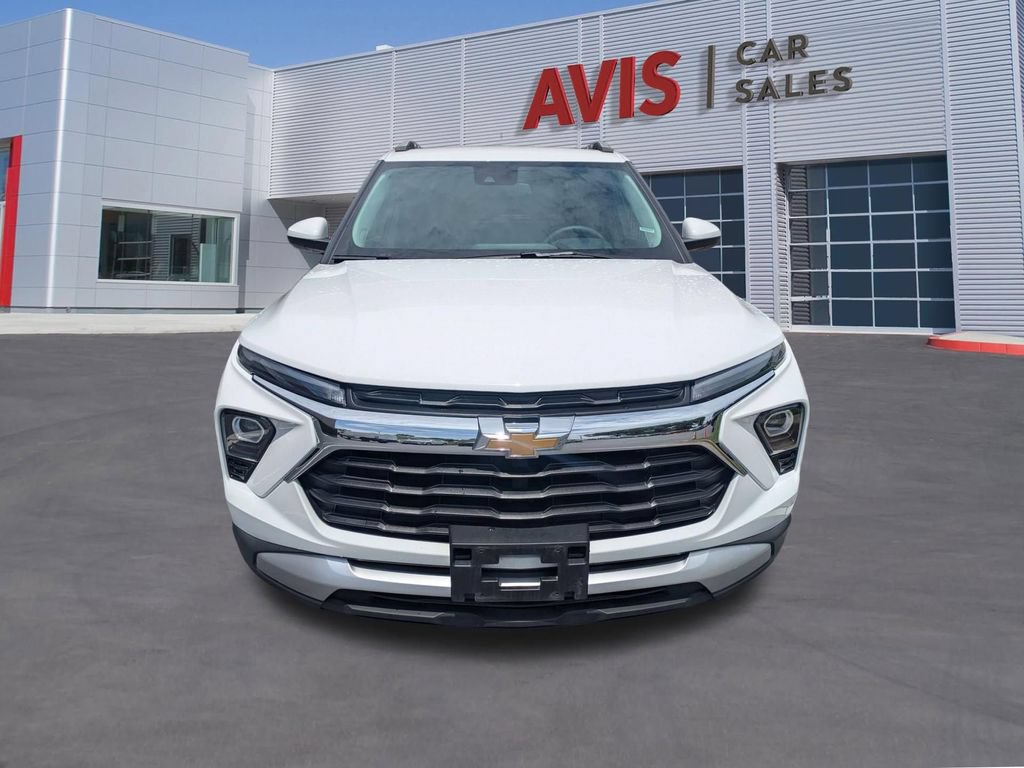 Used 2025 Chevrolet TrailBlazer LT AWD/4WD image 2