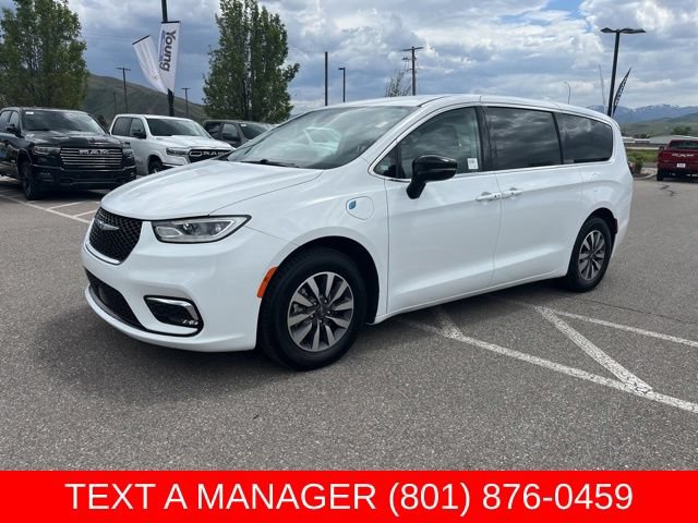 Used 2024 Chrysler Pacifica Limited FWD image 8