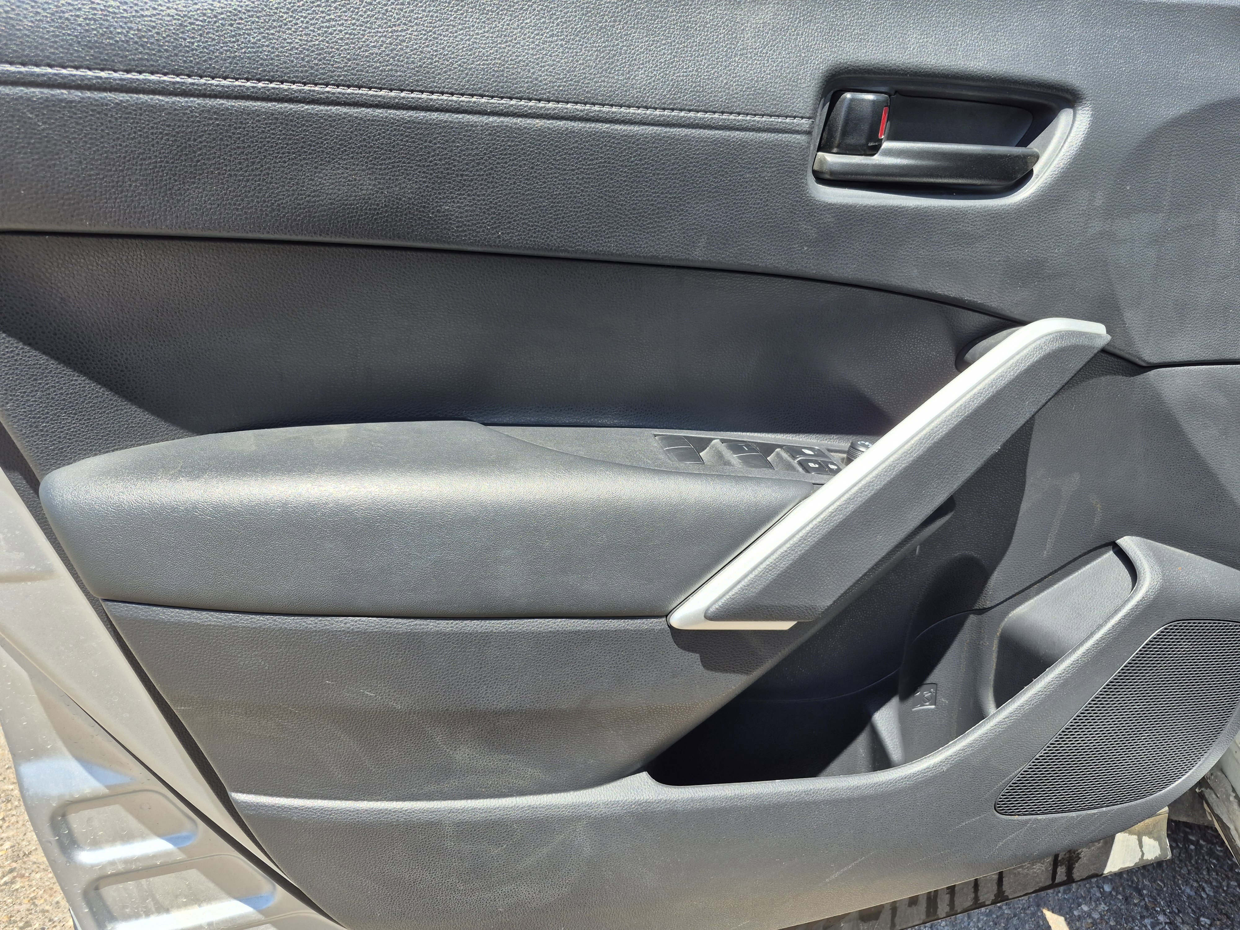 Used 2025 Toyota Corolla Cross AWD Hybrid image 14