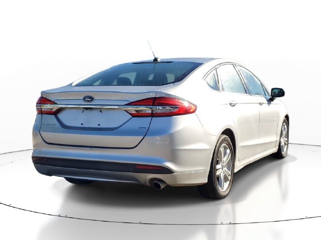 Used 2018 Ford Fusion SE FWD image 4