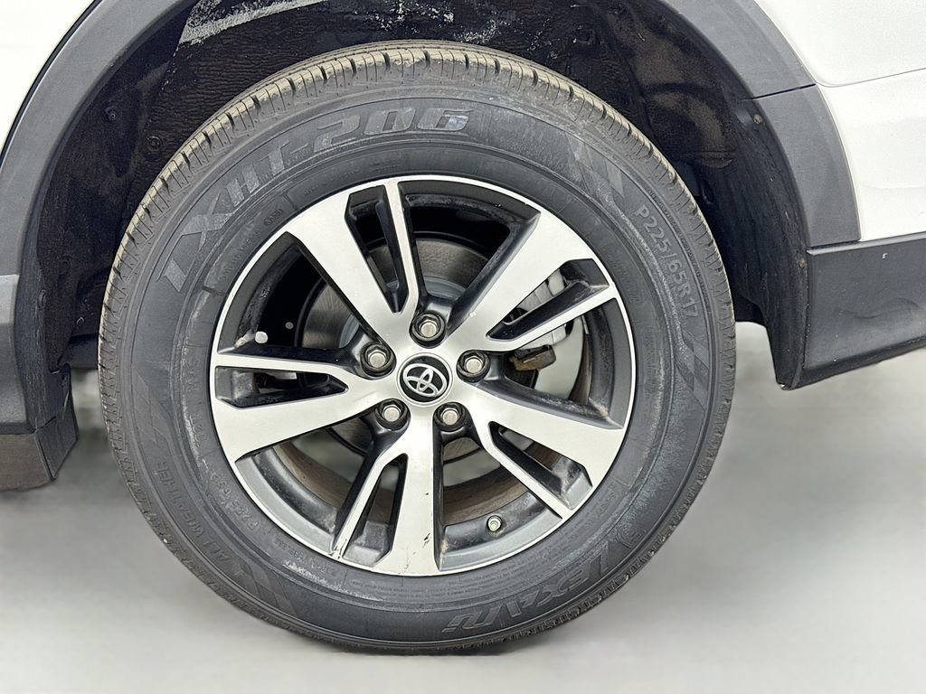 Used 2018 Toyota RAV4 XLE AWD/4WD image 41