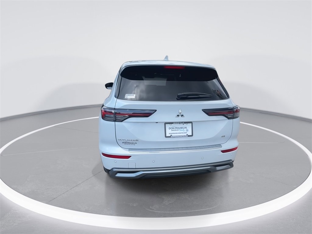 New 2025 Mitsubishi Outlander SE image 7