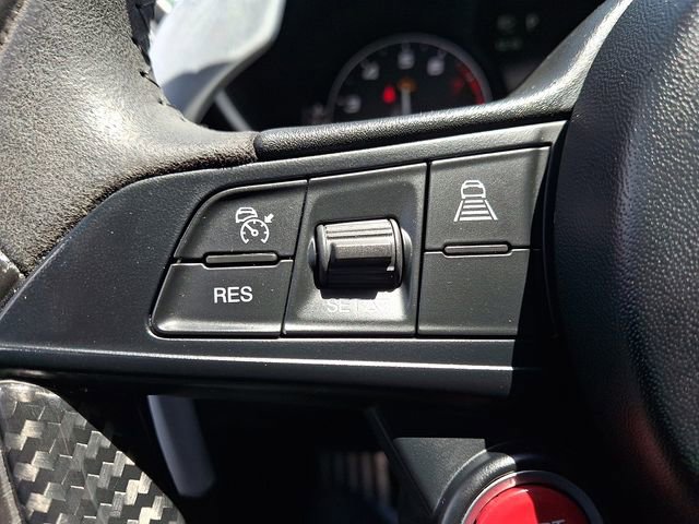 Used 2017 Alfa Romeo Giulia Quadrifoglio RWD image 23
