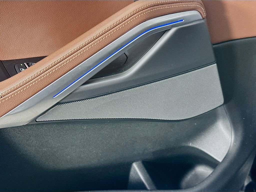 Used 2022 BMW X6 M50i w/ Premium Package image 25