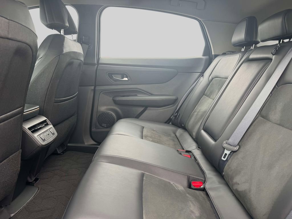Used 2024 Nissan Ariya AWD image 11