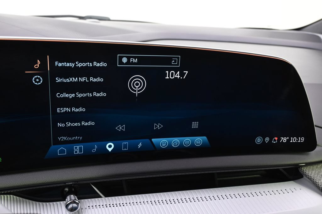 Certified 2025 Cadillac Optiq Luxury 2 w/ LPO, Floor Liner Package AWD/4WD image 28