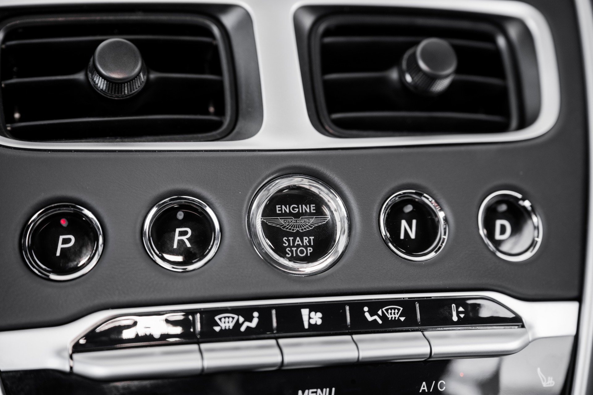 Used 2023 Aston Martin DB11 Coupe image 22