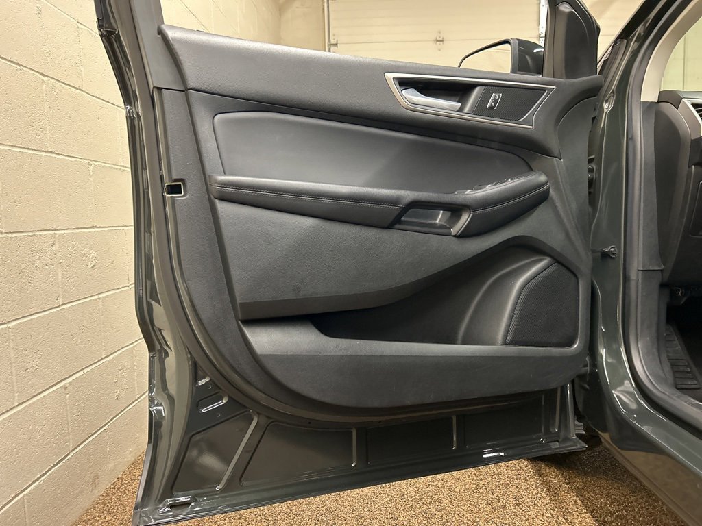 Used 2023 Ford Edge SEL image 13