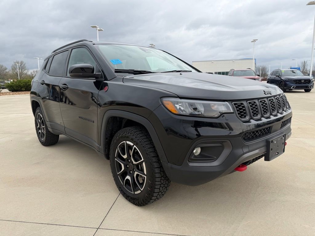 Used 2025 Jeep Compass Trailhawk AWD/4WD image 7