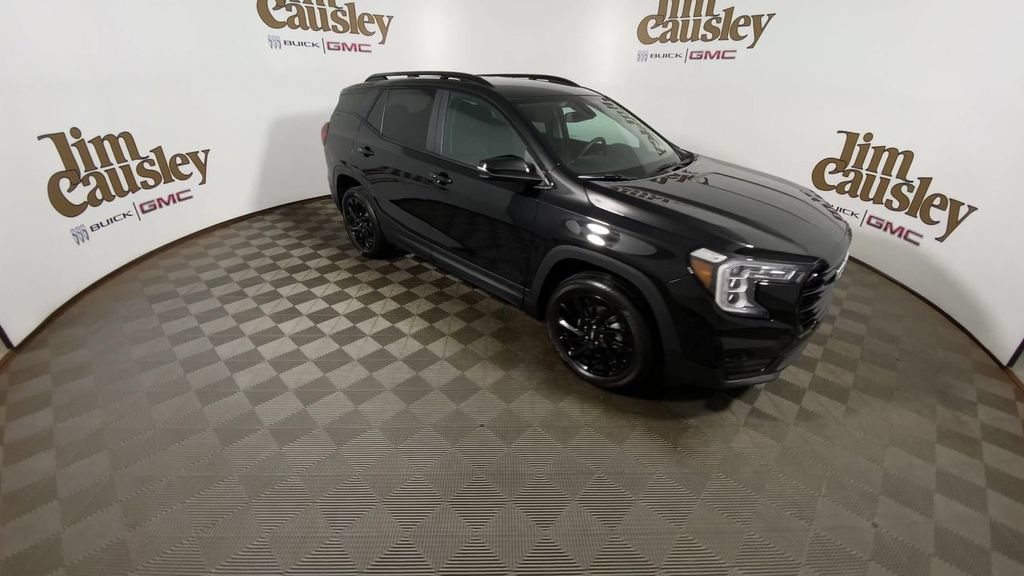 Used 2024 GMC Terrain SLE w/ Driver Convenience Package AWD/4WD image 2
