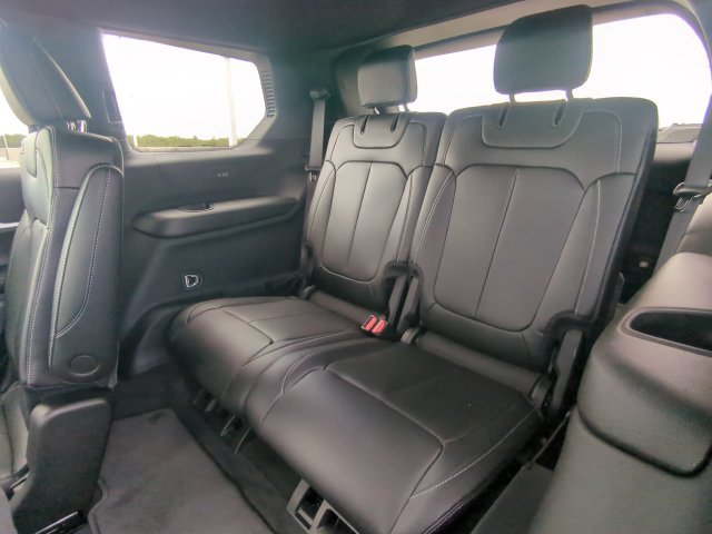 New 2027 Jeep Grand Cherokee L Limited RWD image 16