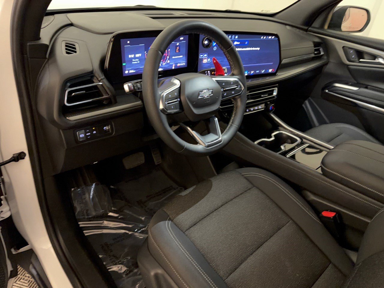 Used 2024 Chevrolet Traverse LS w/ Midnight/Sport Edition FWD image 4