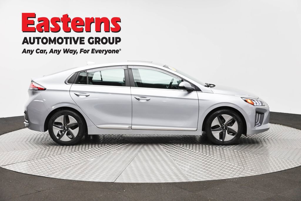 Used 2022 Hyundai Ioniq SEL FWD image 4