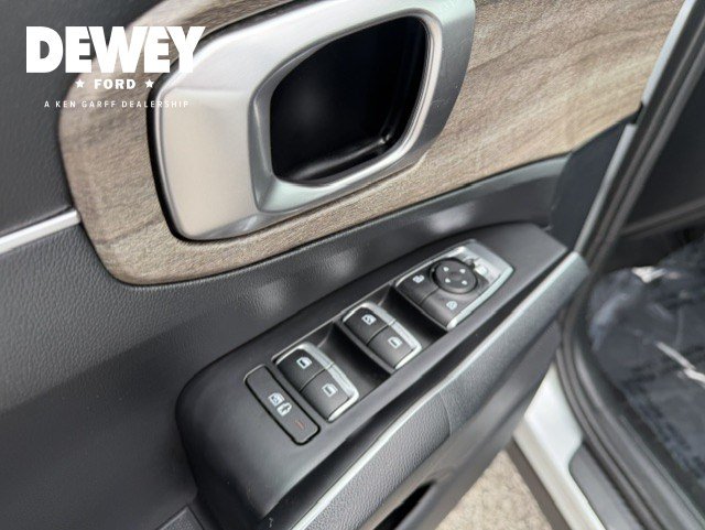 Used 2022 Kia Sorento EX w/ Panoramic Sunroof Package FWD image 11