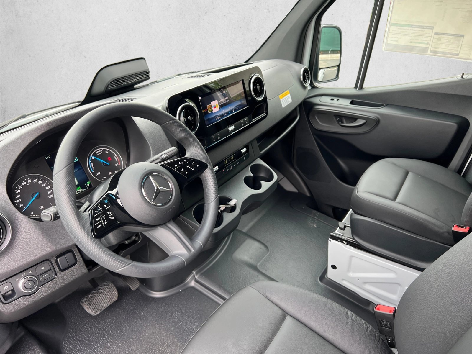 New 2025 Mercedes-Benz eSprinter 170 Cargo image 11