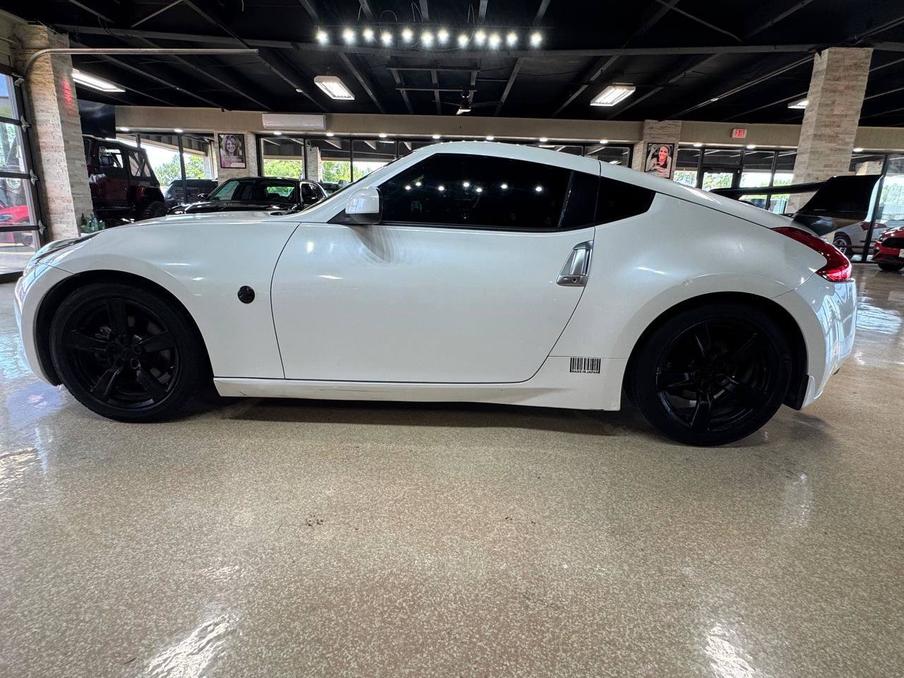 Used 2012 Nissan 370Z Coupe RWD image 4