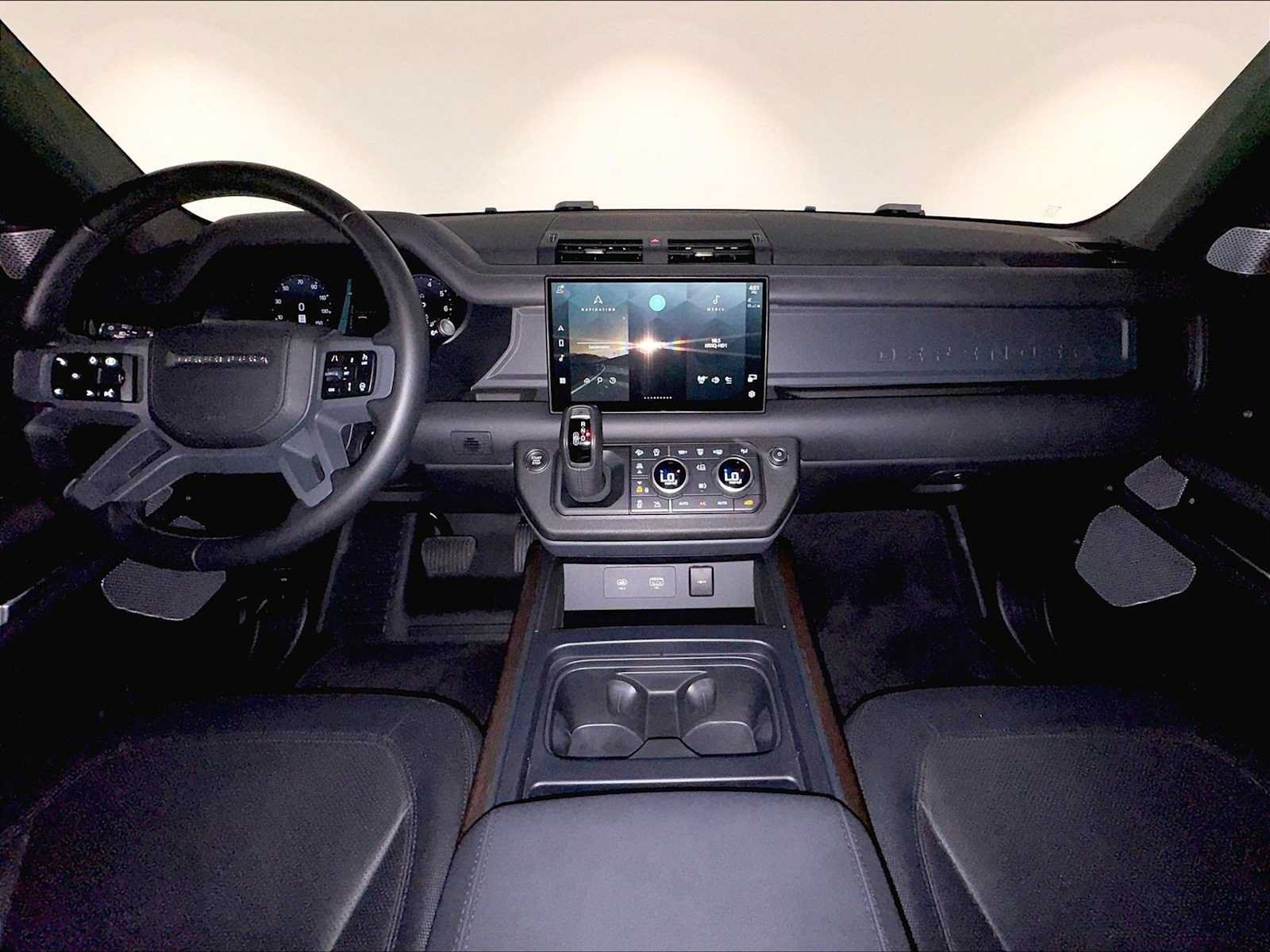 Used 2024 Land Rover Defender 130 X-Dynamic SE AWD/4WD image 17