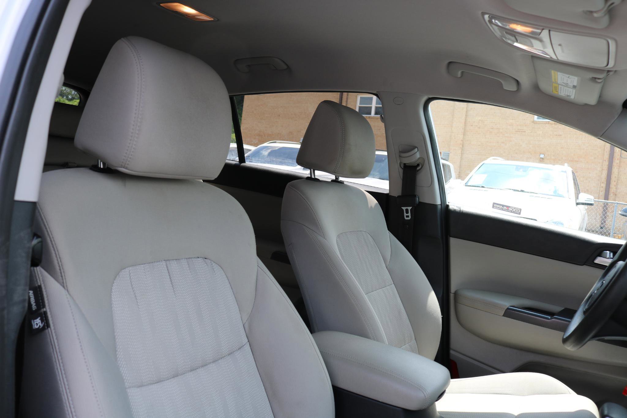 Used 2020 Kia Sportage LX FWD image 43
