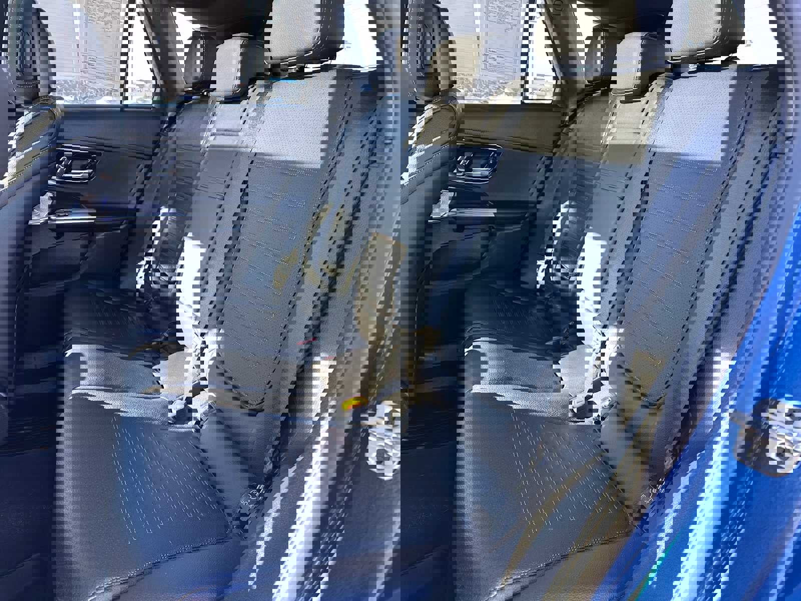 Used 2025 Mercedes-Benz GLC 300 4MATIC image 18