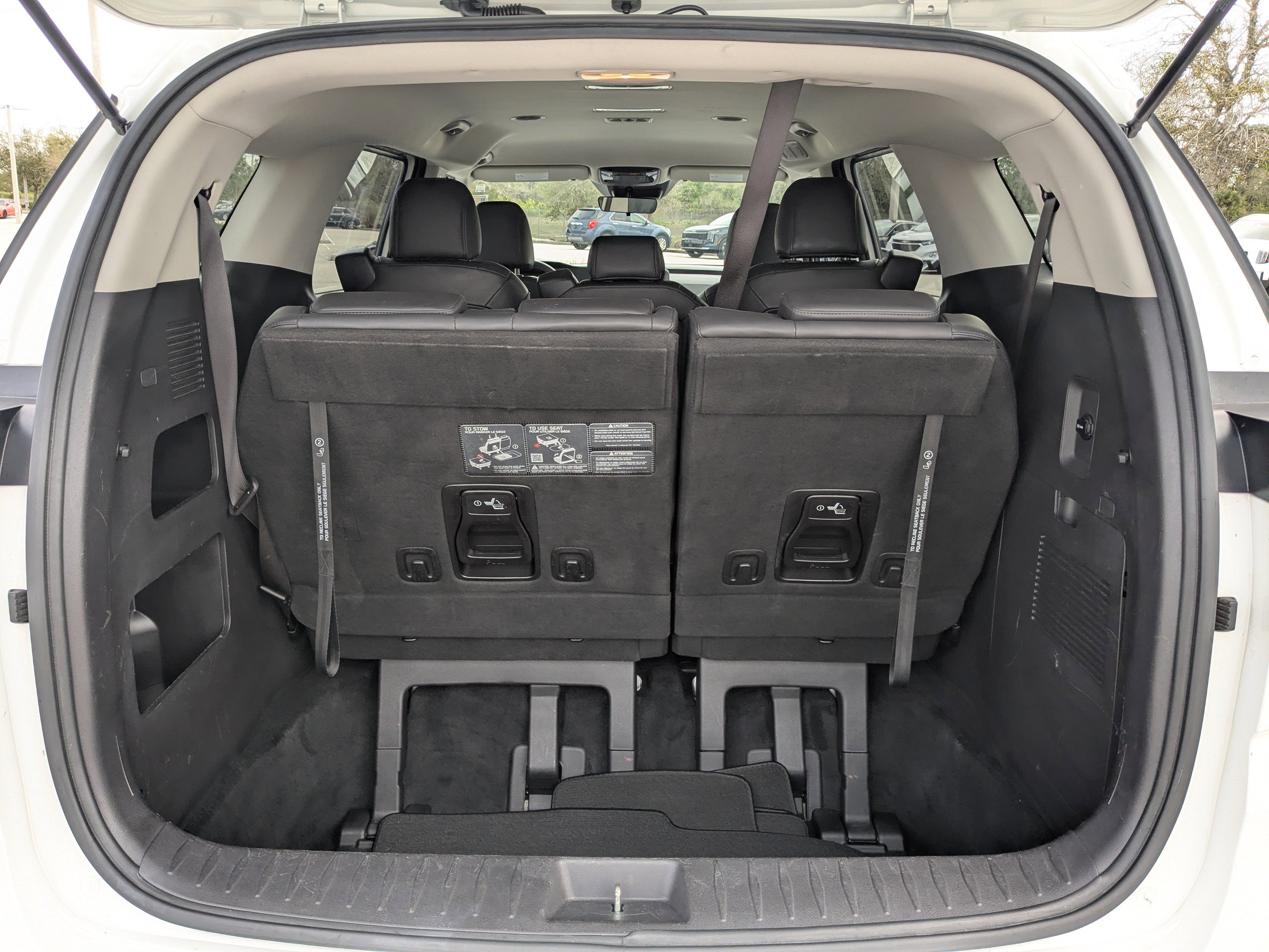 Used 2024 Kia Carnival LX image 14